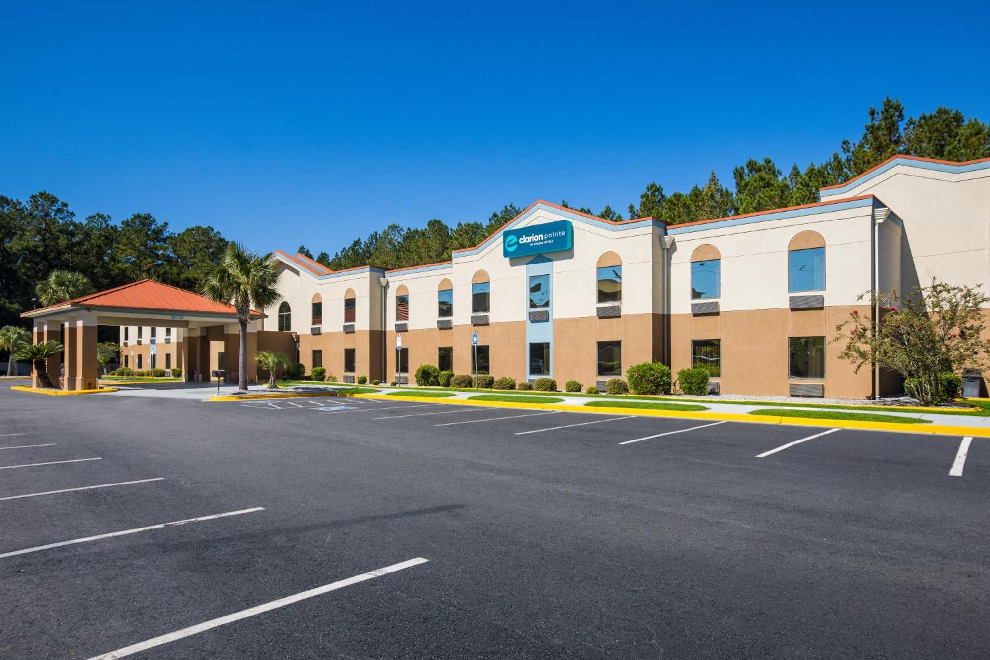 Clarion Pointe Hinesville Near Fort Stewart Exterior photo